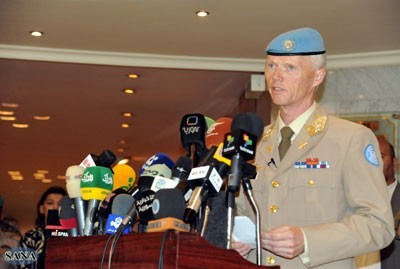 Tisková konference generála Roberta Mooda o bitvě o Damašek, kterou pozoroval ze svého hotelového pokoje