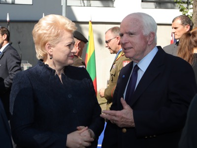 On 20 August 2015, NATO’s Centre of Strategic Communication was inaugurated in Riga under the direction of Jānis Sārts, and in the presence of the director of a branch of the National Endowment for Democracy, John McCain (seen here in conversation with Lithuanian President Dalia Grybauskaitė). Photo : Gatis Dieziņš