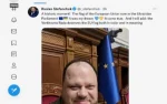 EU-flagget er på plass i det ukrainske parlamentet